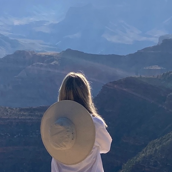 Meet your Posher, Marisa - Picture 2 of 2